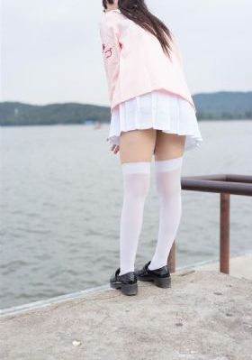 抱着娇妻被粗大陌生人玩3p